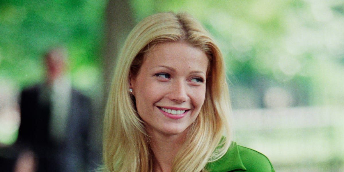 The “Slip Bob” Is the Flattering Comeback Haircut Inspired by ’90s Fashion—Here’s How to Style It