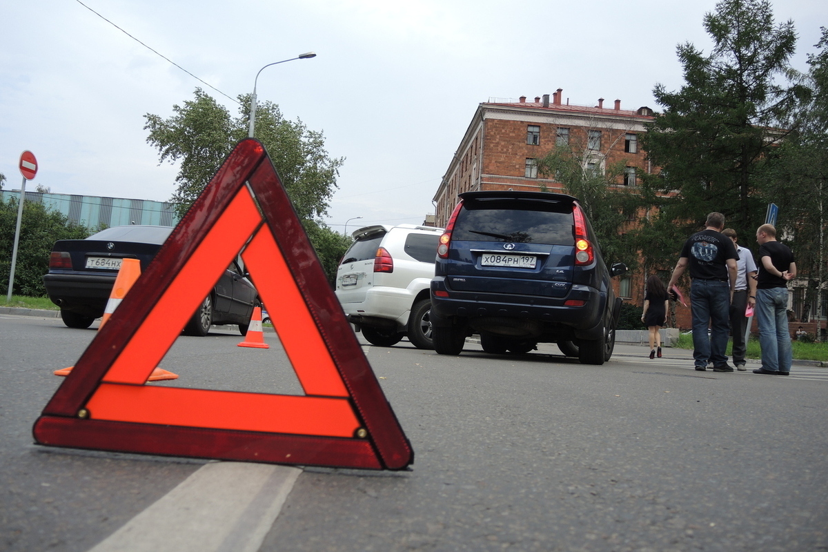 В Екатеринбурге в ДТП с тремя автомобилями пострадали двое детей