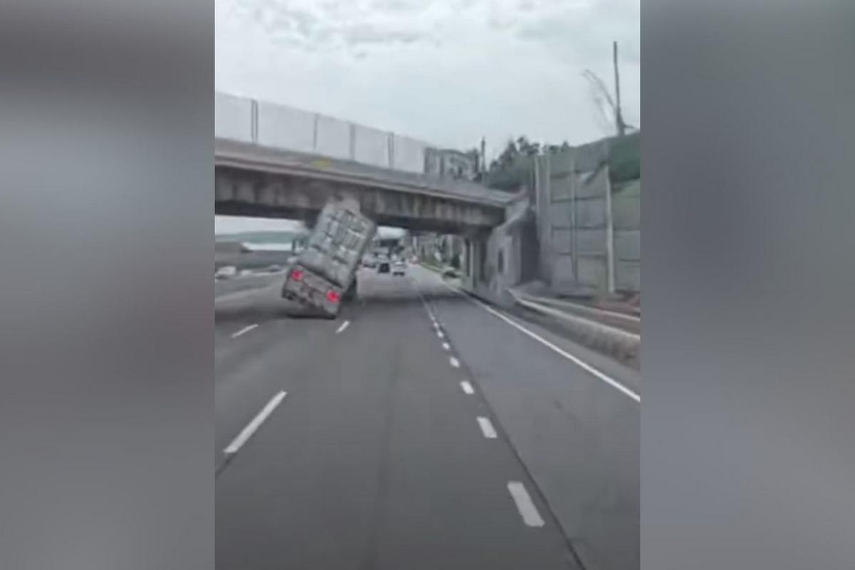 Dramatic Video Shows Tractor Trailer Hitting Overpass on Thruway