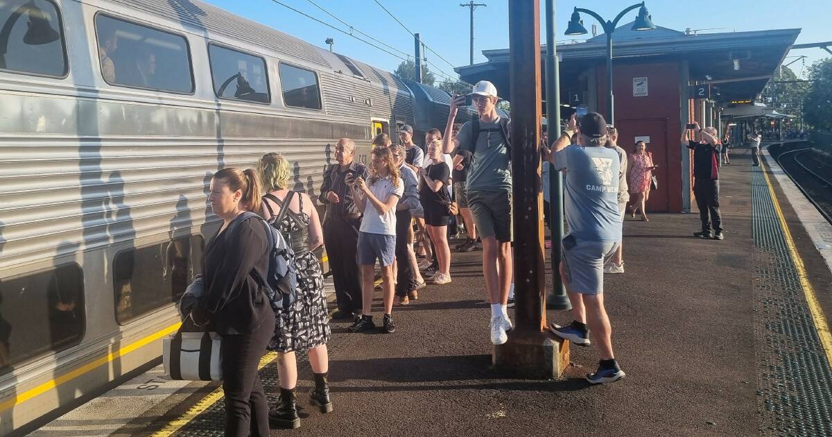 End of the line: Commuters bid a final, fond farewell to iconic V-set train