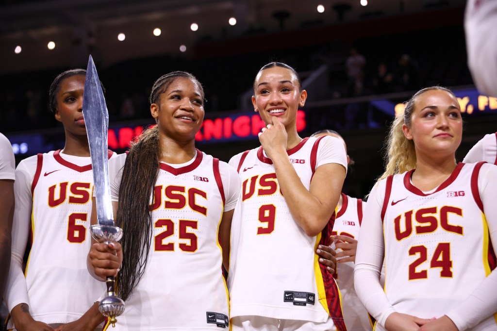 Kara Dunn reaches milestone as USC women top No. 8 Iowa for statement win