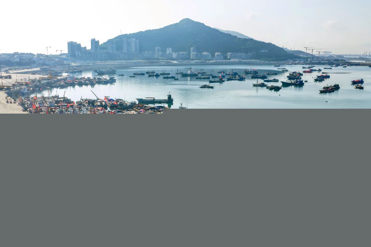 Eastern China braces for Typhoon Dolphin, shutting schools and tourist activities