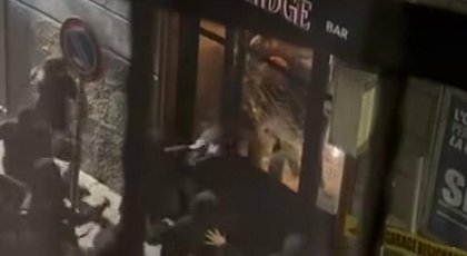 Napoli, a Chiaia raid di teppisti nei bar: &laquo;Aggrediti tifosi del Chelsea&raquo;