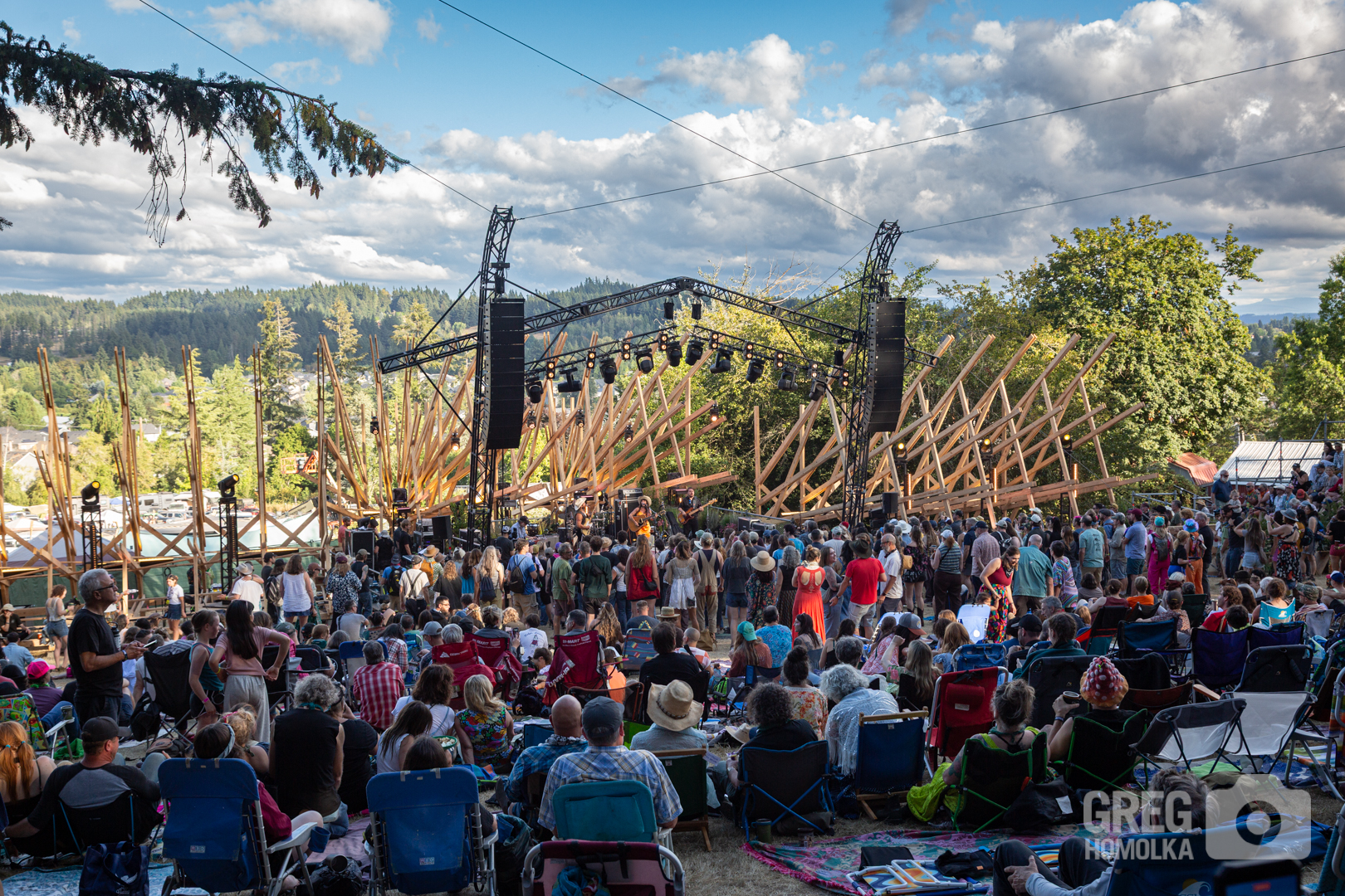 Oregon’s Pickathon Succeeds With Genre-Bending, Sensory-Overloading Festival and Standout Sets from Built To Spill, Sgt. Papers, El Khat, and More (FESTIVAL REVIEW/PHOTOS)