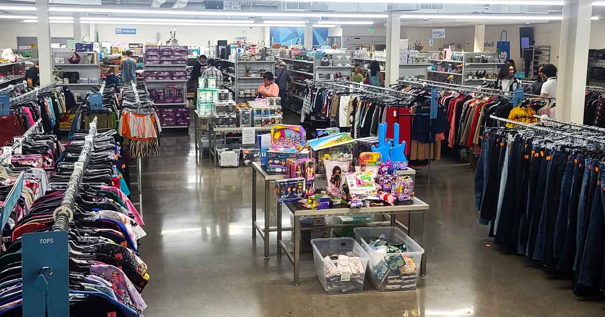 The Massive Thrift Store In Hawaii That Turns $30 Into Bags Of Bargains
