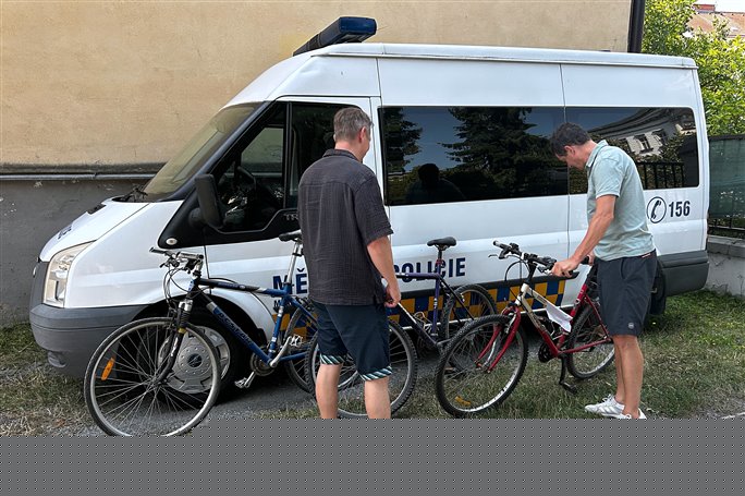 Opuštěná kola z Mladé Boleslavi dostanou druhý život. V Gambii pomohou školákům