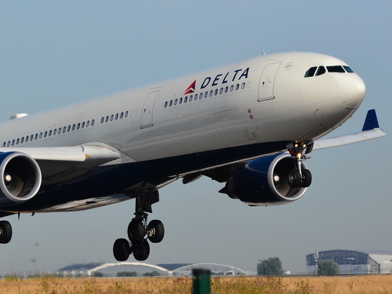 Two Delta jets damaged in ‘low-speed collision’ on LaGuardia taxiway, injuring 1