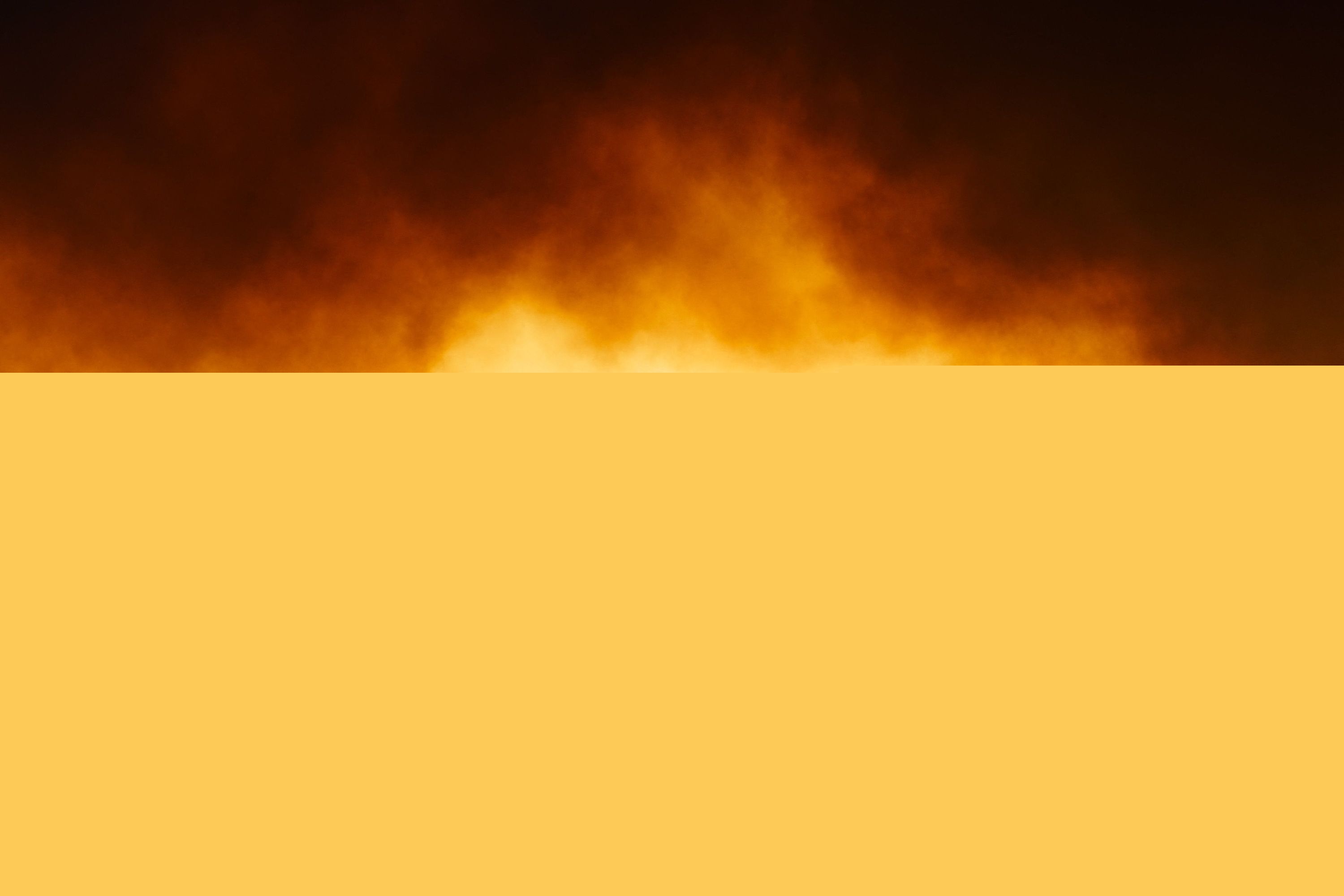 En Grèce, les évacuations de touristes se multiplient face aux impressionnants incendies