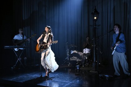 Early Look: Holly Humberstone Performs On Wednesday’s “Tonight Show Starring Jimmy Fallon”