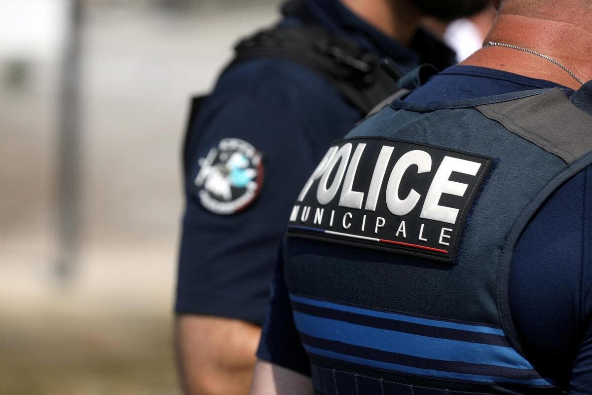 Il violente sa femme à Antibes et se fait interpeller avec une arme de guerre sur lui