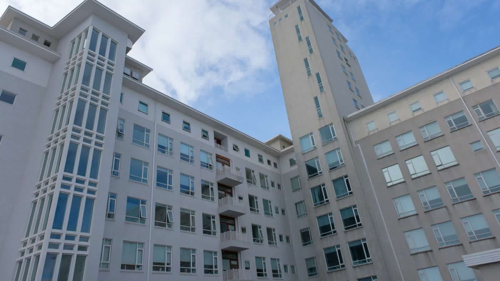 Ekið á hjólreiðamann og hann fluttur á bráða­mót­töku