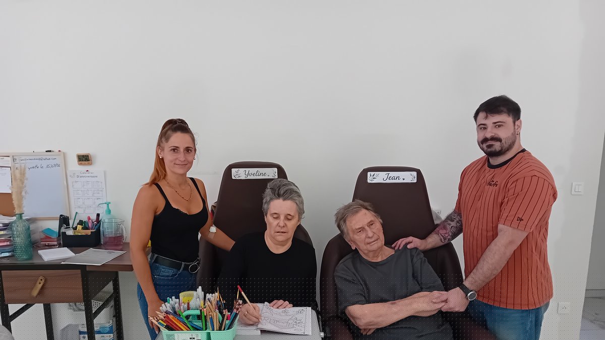« On ne se déconnecte jamais, on travaille vingt-quatre heures sur vingt-quatre » : Maxime et Vanessa, famille d'accueil pour aînés à Pont-du-Casse