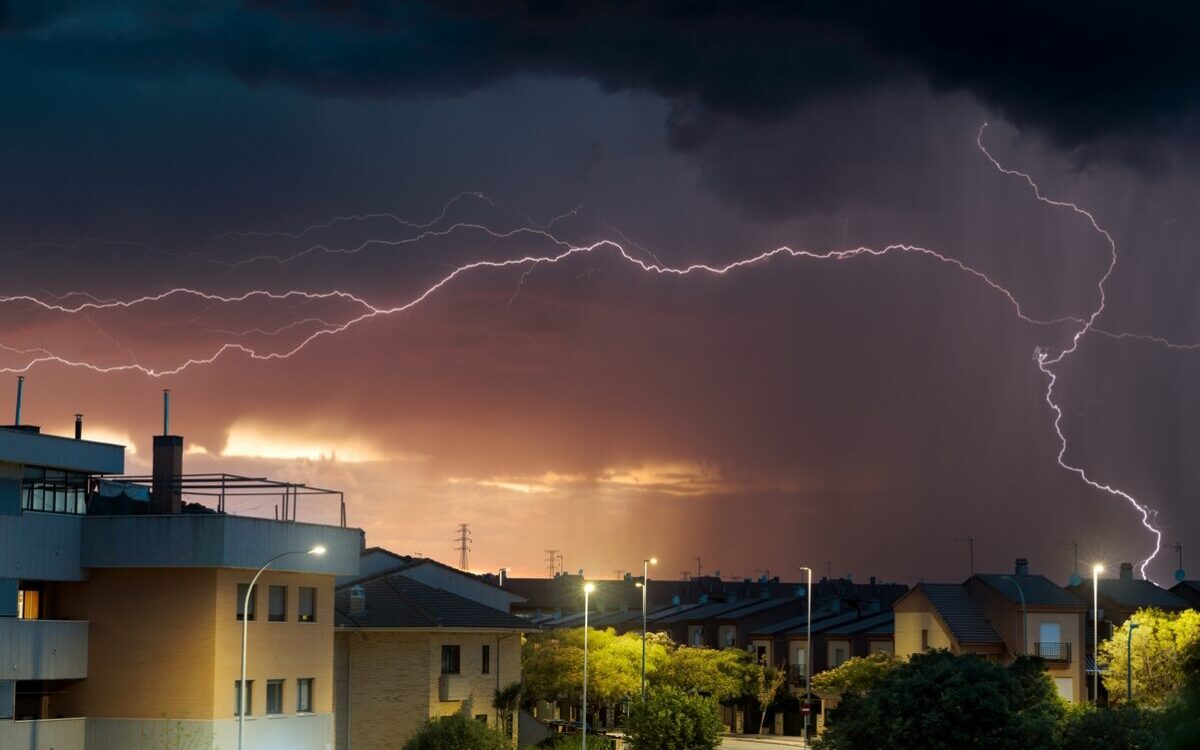 Storms, hail and flash flood alerts hit eastern Spain today: Forecast with eclipse cloud outlook