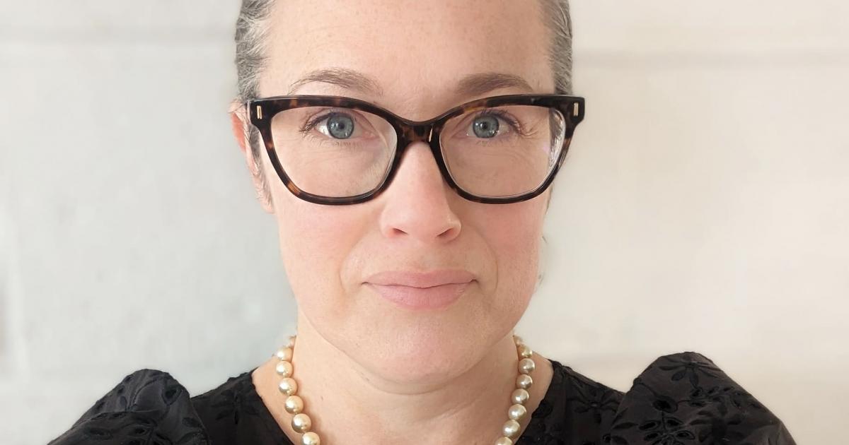 Jeweller 'completely hooked' on ring making wins at national wedding awards