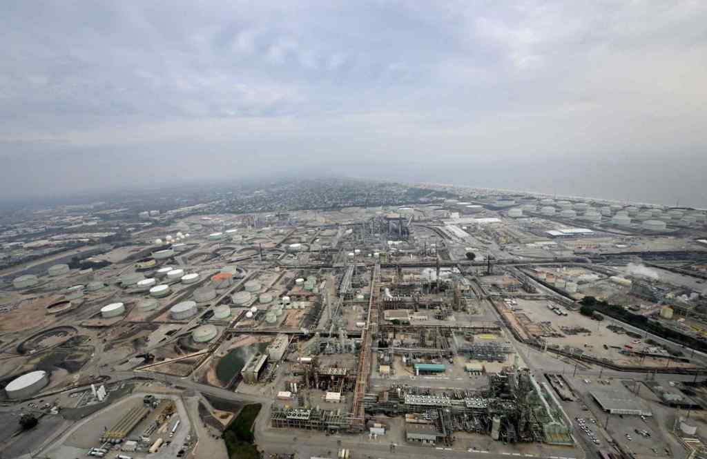 Large fire burning at Chevron refinery in El Segundo