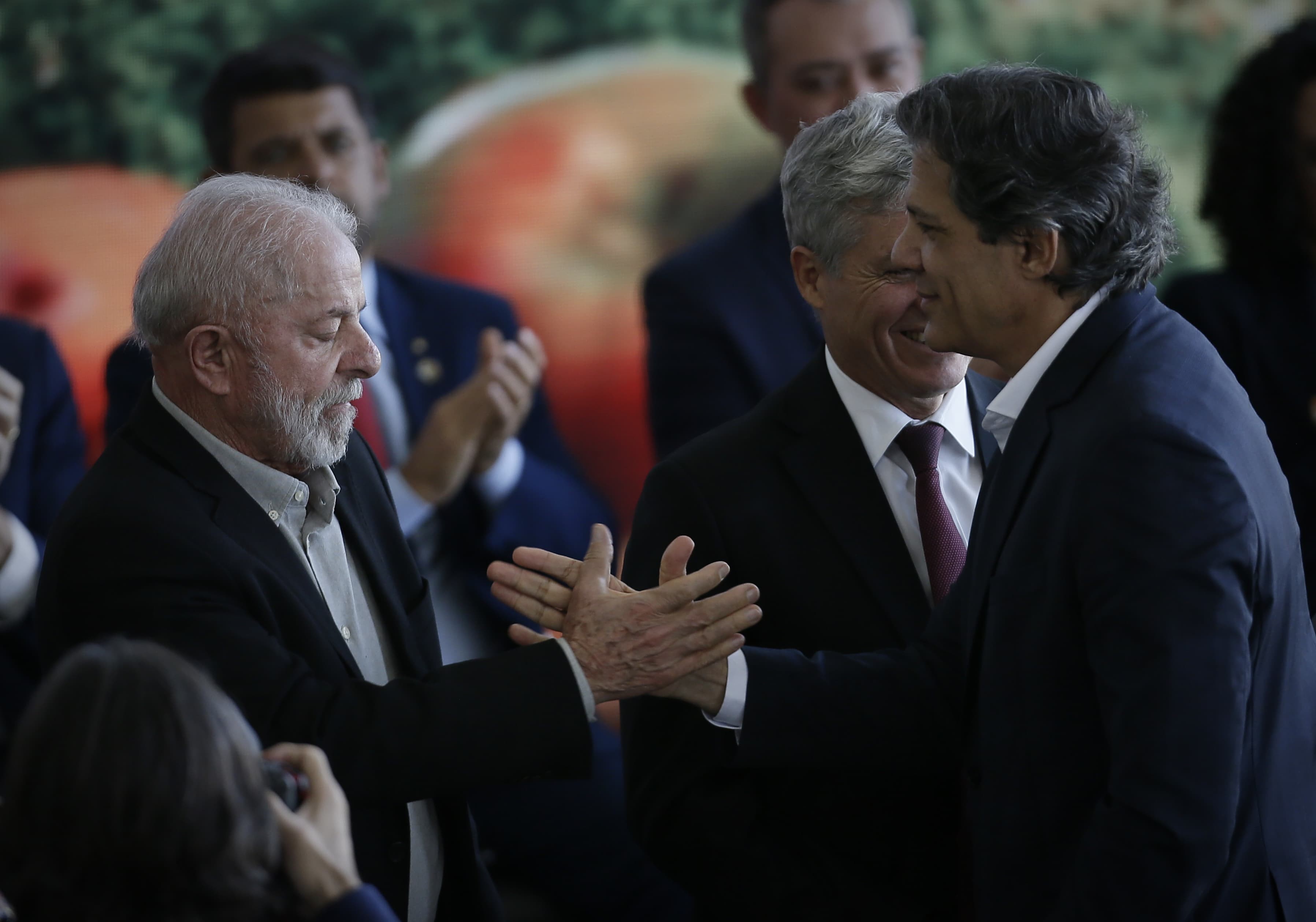 Sob pressão do PT para ser candidato, Haddad diz que avisou Lula que deixa Fazenda em fevereiro