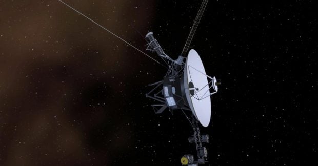 Voyager-1 уже так далеко от Земли, что команды доходят до него только на следующий день