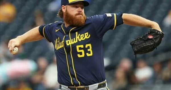 Brewers RHP Brandon Woodruff hits IL with lat strain ahead of playoffs