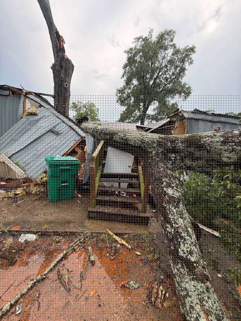 Severe thunderstorm wreaks havoc at local mobile home park