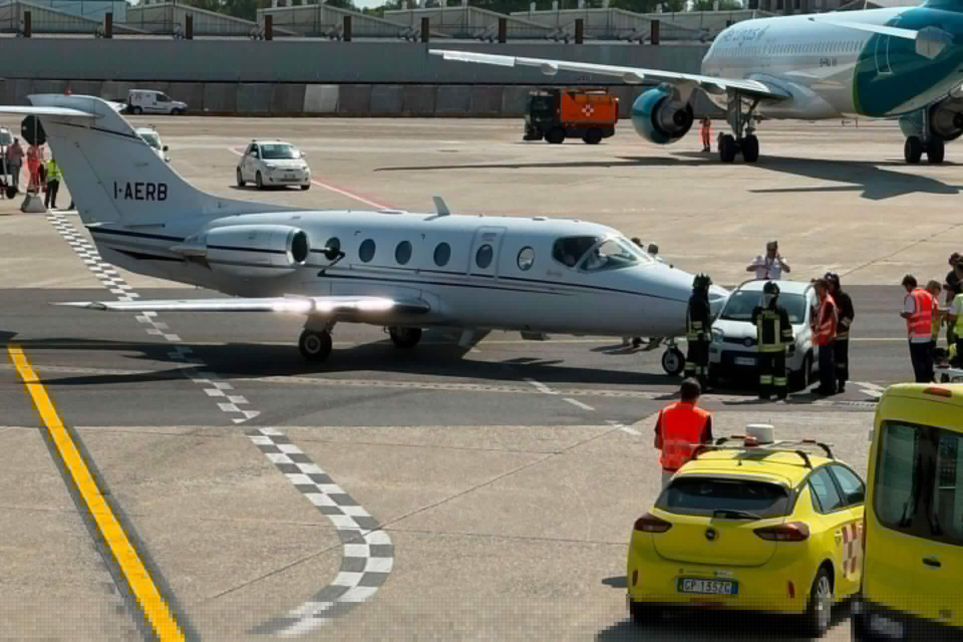 Airport vehicle slams into taxiing private jet at Milan Linate: video