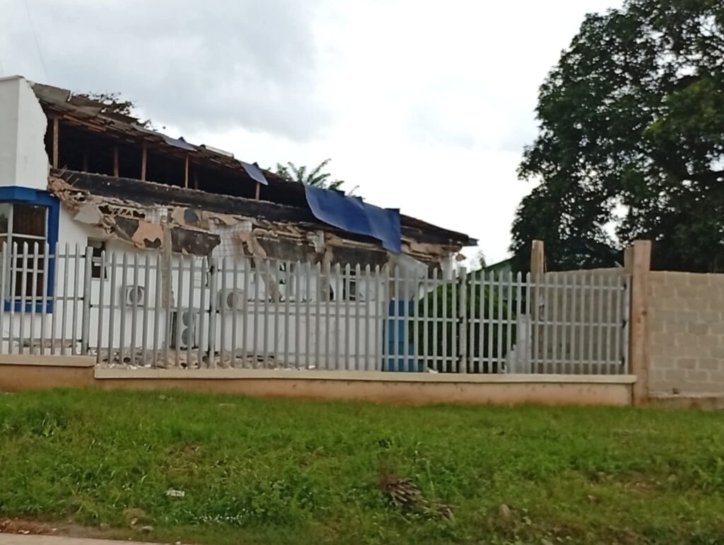 BREAKING: Section of First Bank Building Collapses in Umuahia