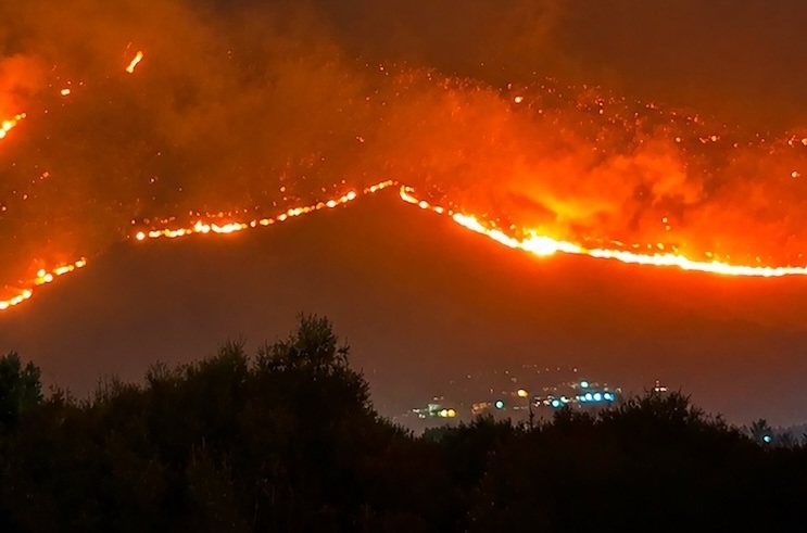 Més de mil incendis assolen l’illa de Sicília