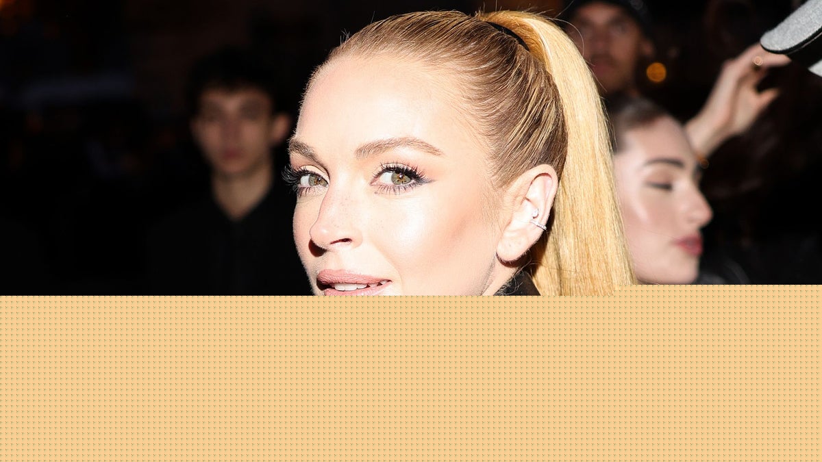 El truco rejuvenecedor de Lindsay Lohan, Hailey Bieber y Anne Hathaway es esta coleta