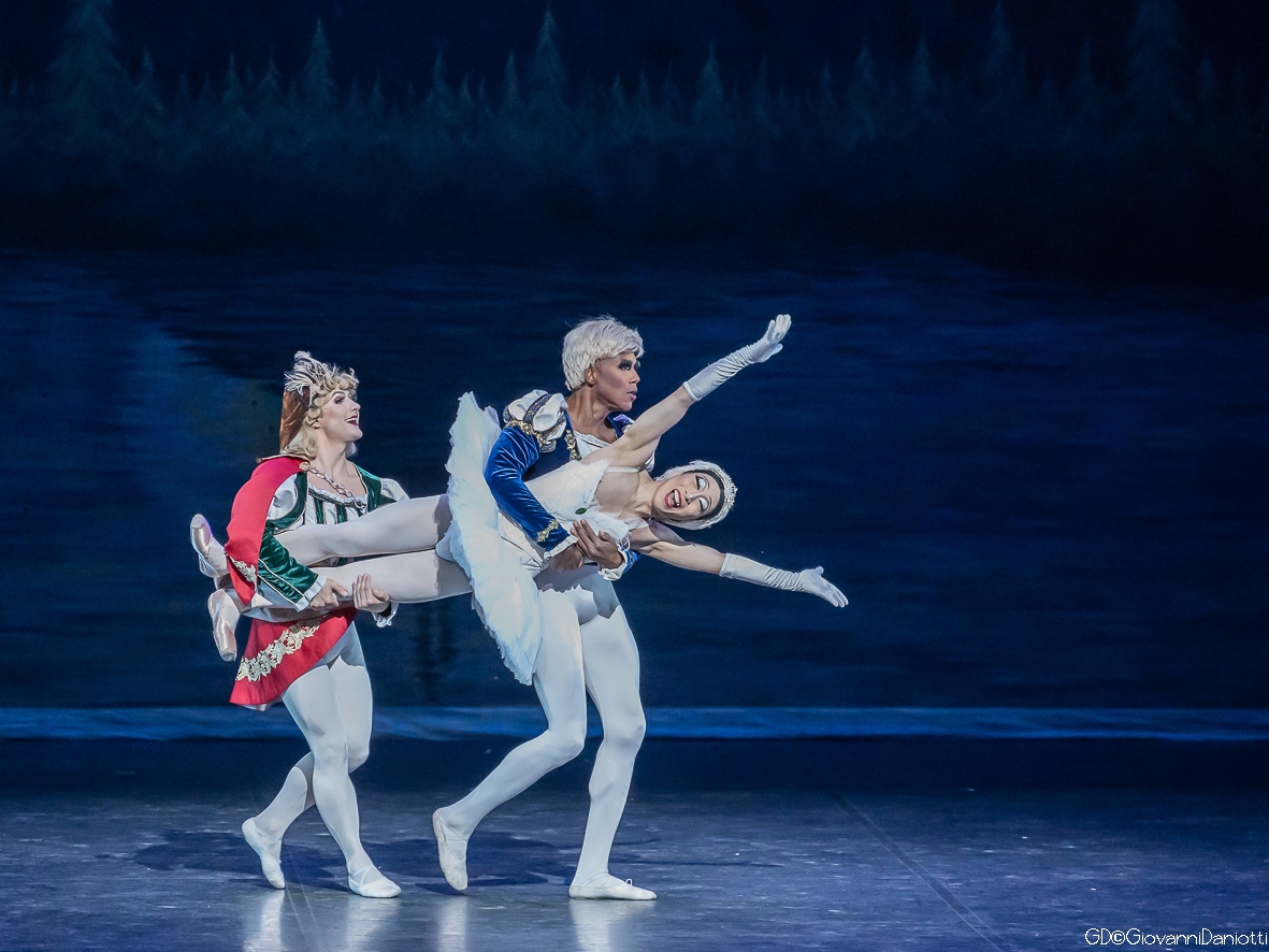 Les Ballets Trockadero de Monte Carlo Bring Ballet Comedy to the Mahaiwe