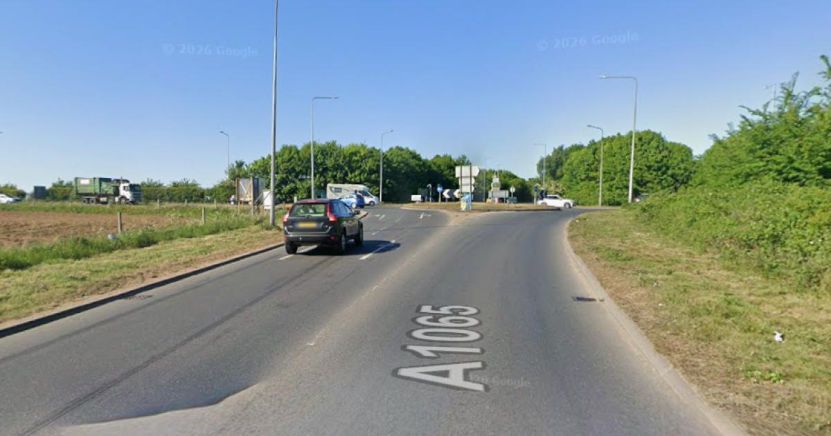 Road closed after lorry overturns on key Norfolk route