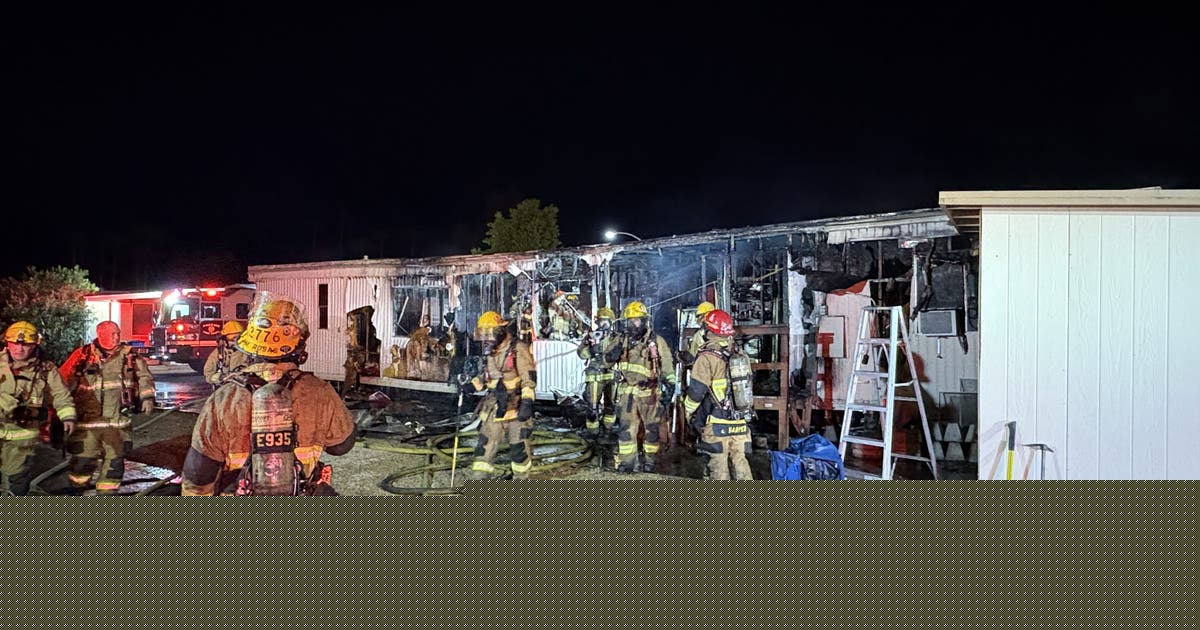 Phoenix mobile home fire leaves 1 displaced
