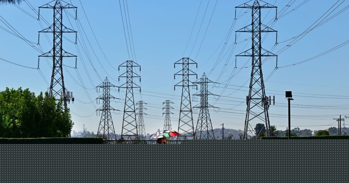 Power cuts possible for wildfire-prone WA residents over weekend near Chelan, Manson