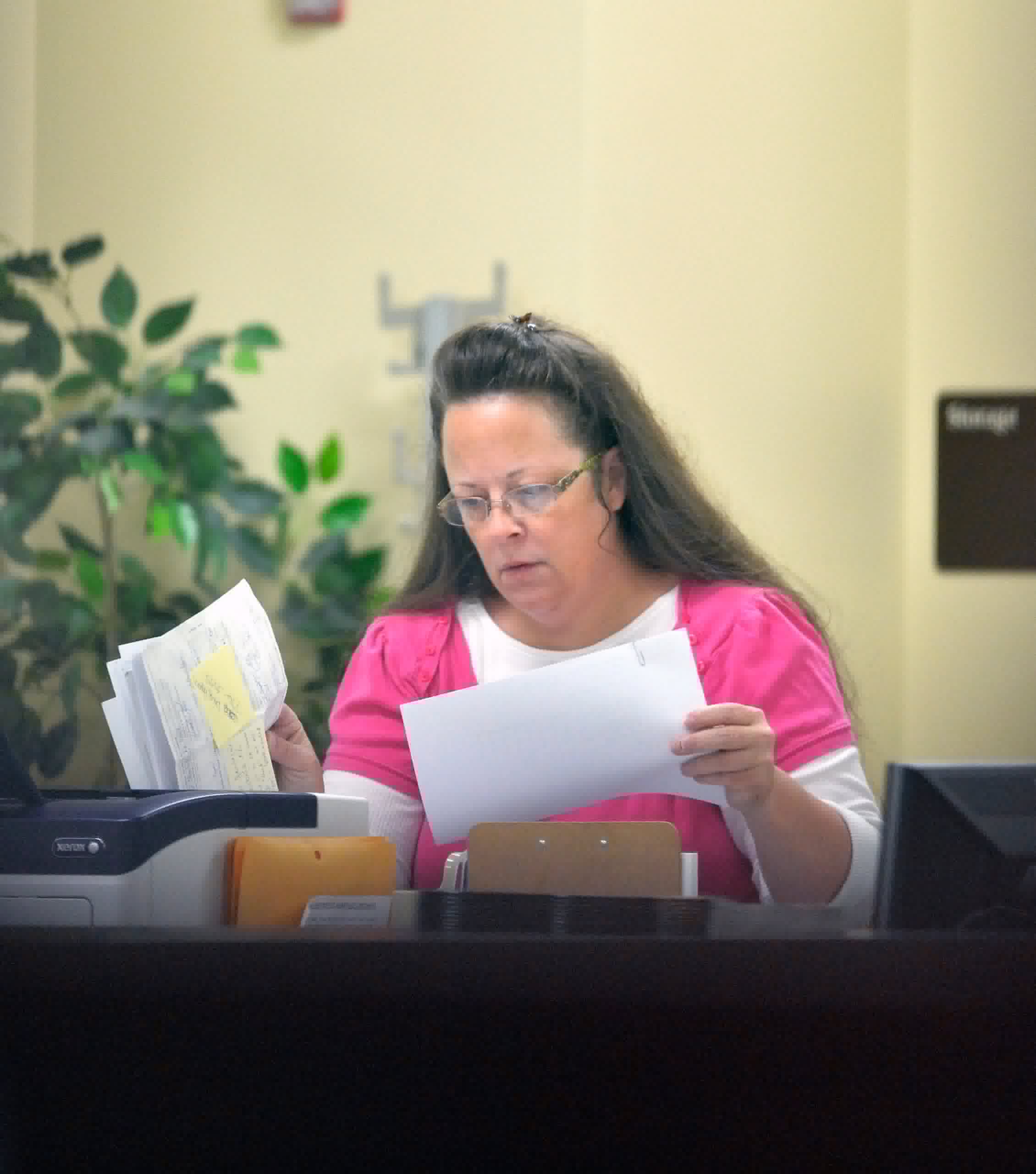 Kim Davis accused of hiding assets as plaintiffs seek to collect $565K same-sex marriage judgment