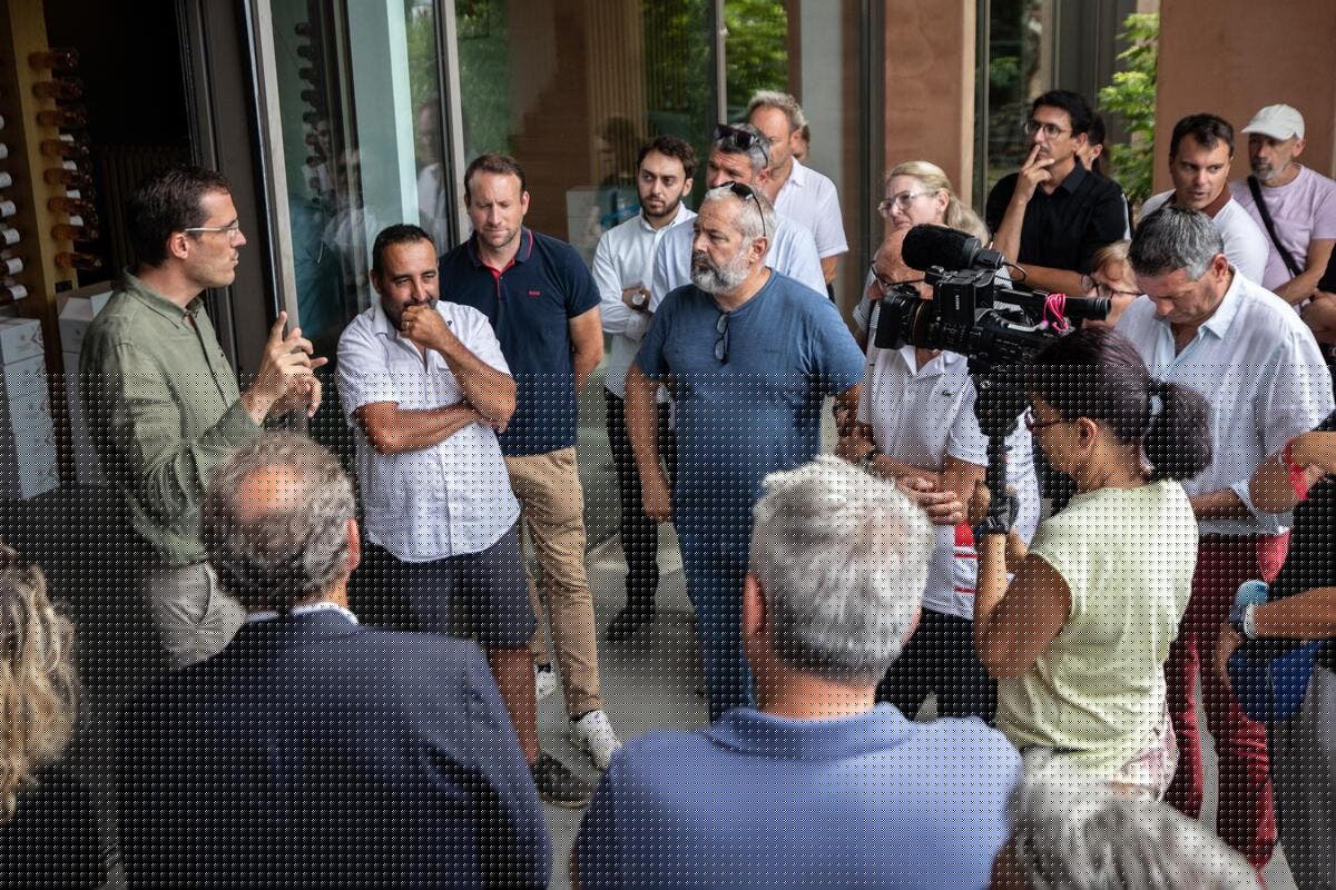 « On va y arriver ! » : face aux agriculteurs sinistrés par l’incendie du Gros Bessillon, le préfet du Var annonce des aides financières et une réflexion pour l’avenir