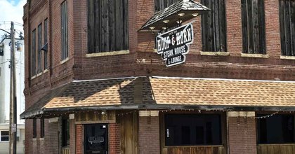 This Old-School Steakhouse In Missouri Will Serve You The Best Sirloin Steak Of Your Life