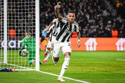 PSG held by resilient Newcastle as Champions League play-offs confirmed