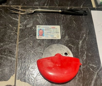 Arrestan a hombre que se hizo pasar por agente del FBI para “liberar” a Luigi Mangione