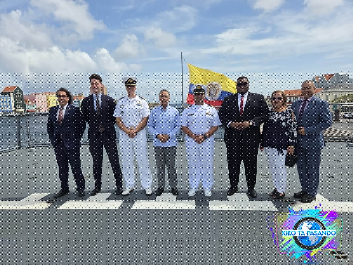 Parlamento di Kòrsou   Bishita Ofisial na bordo di e barku di guera colombiano ARC “24 de Julio”.