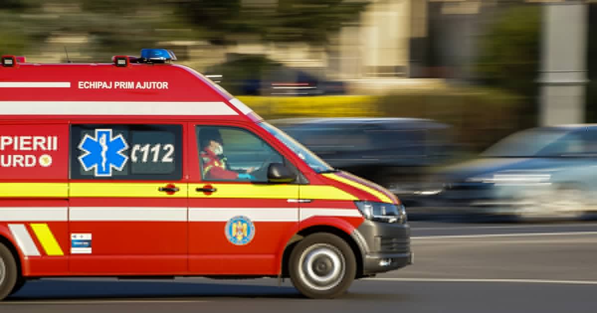 HOROR U KOMŠILUKU Dečak nasred puta ispao iz kombija u pokretu, uznemirujući snimak se pojavio na internetu