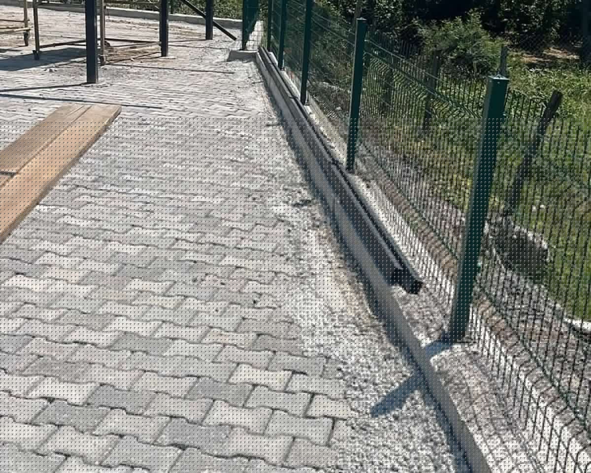 Yenivakıf Köyü'nde Kabristanlık Çevresine Kilit Parke