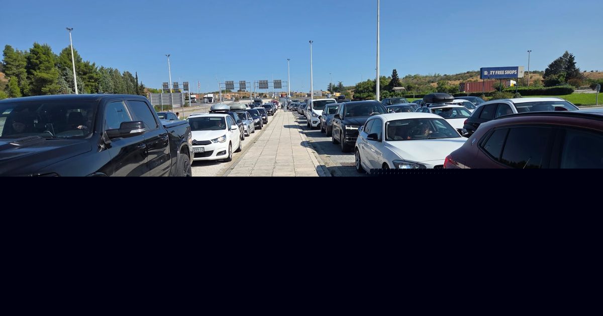 BAHATOST BEZ GRANICA Srbi gube živce u koloni za Grčku, a onda se pojavljuje ON! Svi lude zbog ovog VOZAČA