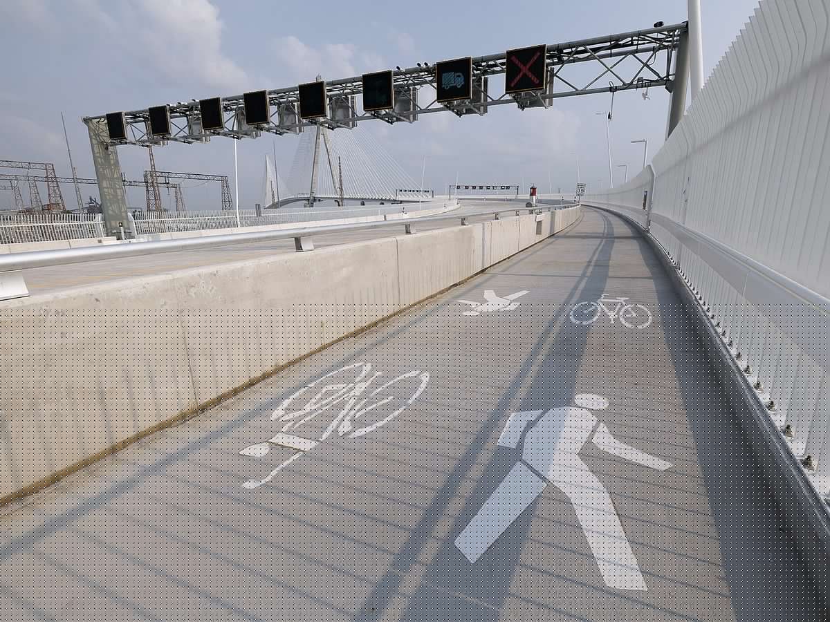 Tips for walking or cycling the Gordie Howe bridge