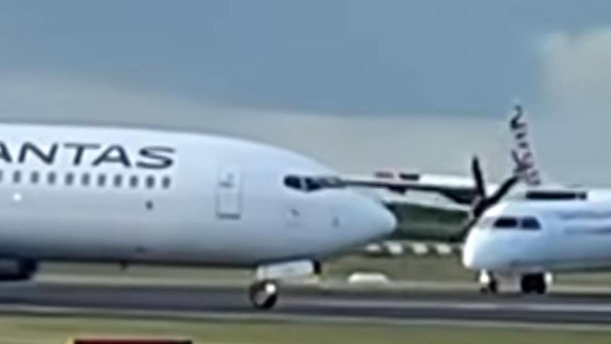 Probe launched into major runway near miss at Sydney Airport