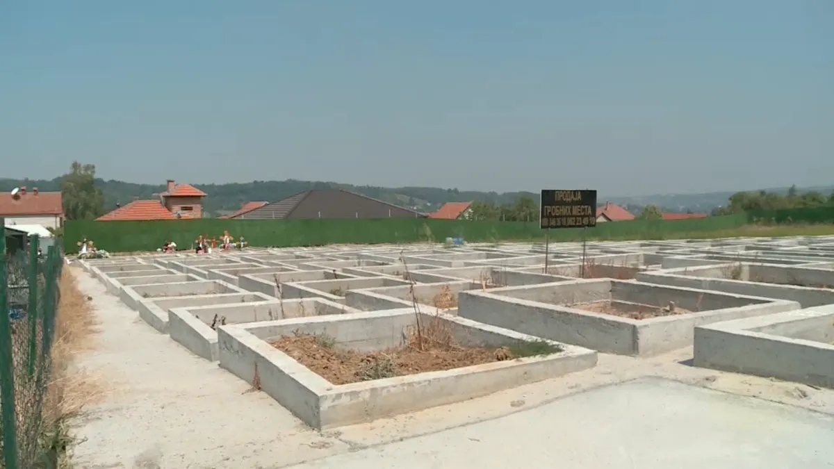 Sahrane na privatnom groblju u Vrčinu uprkos zabrani: "Strah od zaraze, inspektorka nam poručila - ne dosađujte"