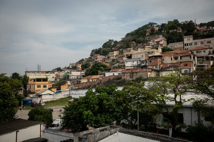 Dois PMs são baleados no Morro do Fubá
