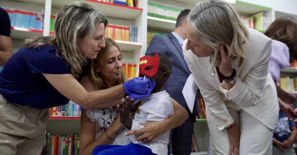 La consejera andaluza de Salud achaca a un "error de comunicación" los fallos en la detección precoz del cáncer de mama
