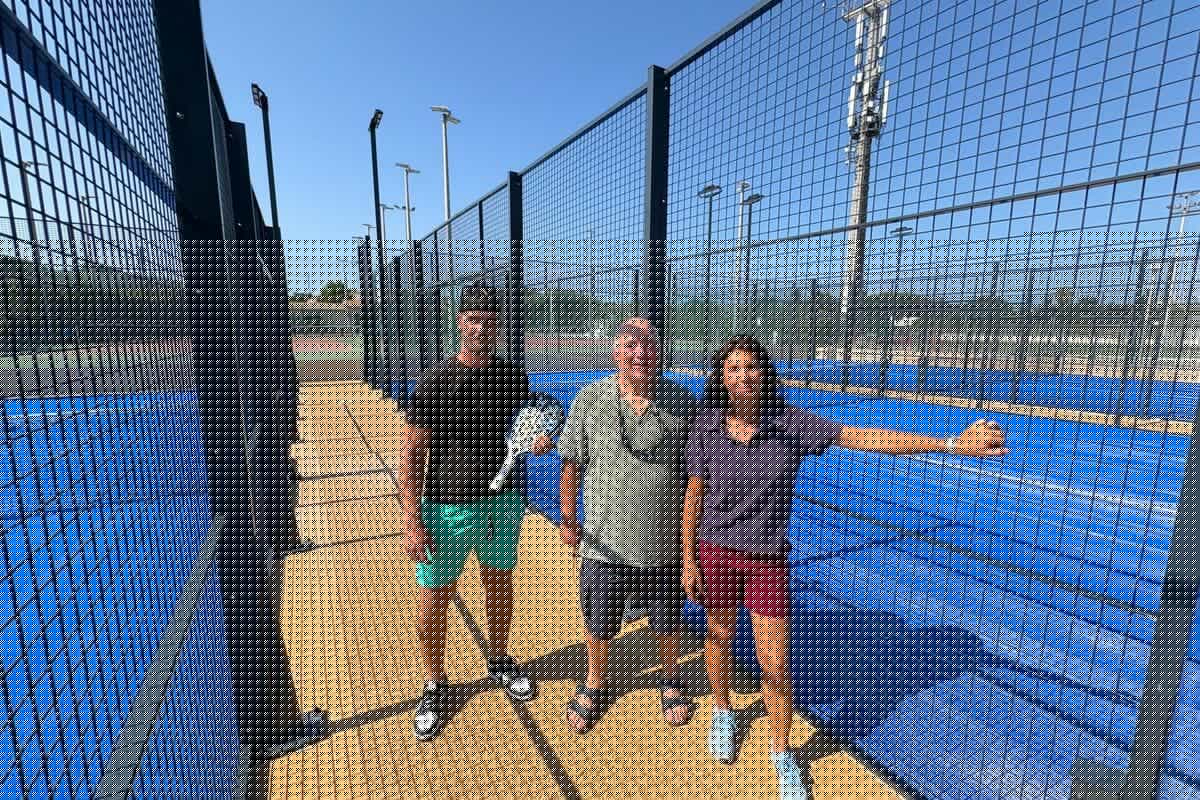 Comment avec quatre nouveaux courts de padel, le club municipal de tennis - padel La Coudoulière à Six-Fours veut démocratiser la pratique de ce sport réputé élitiste