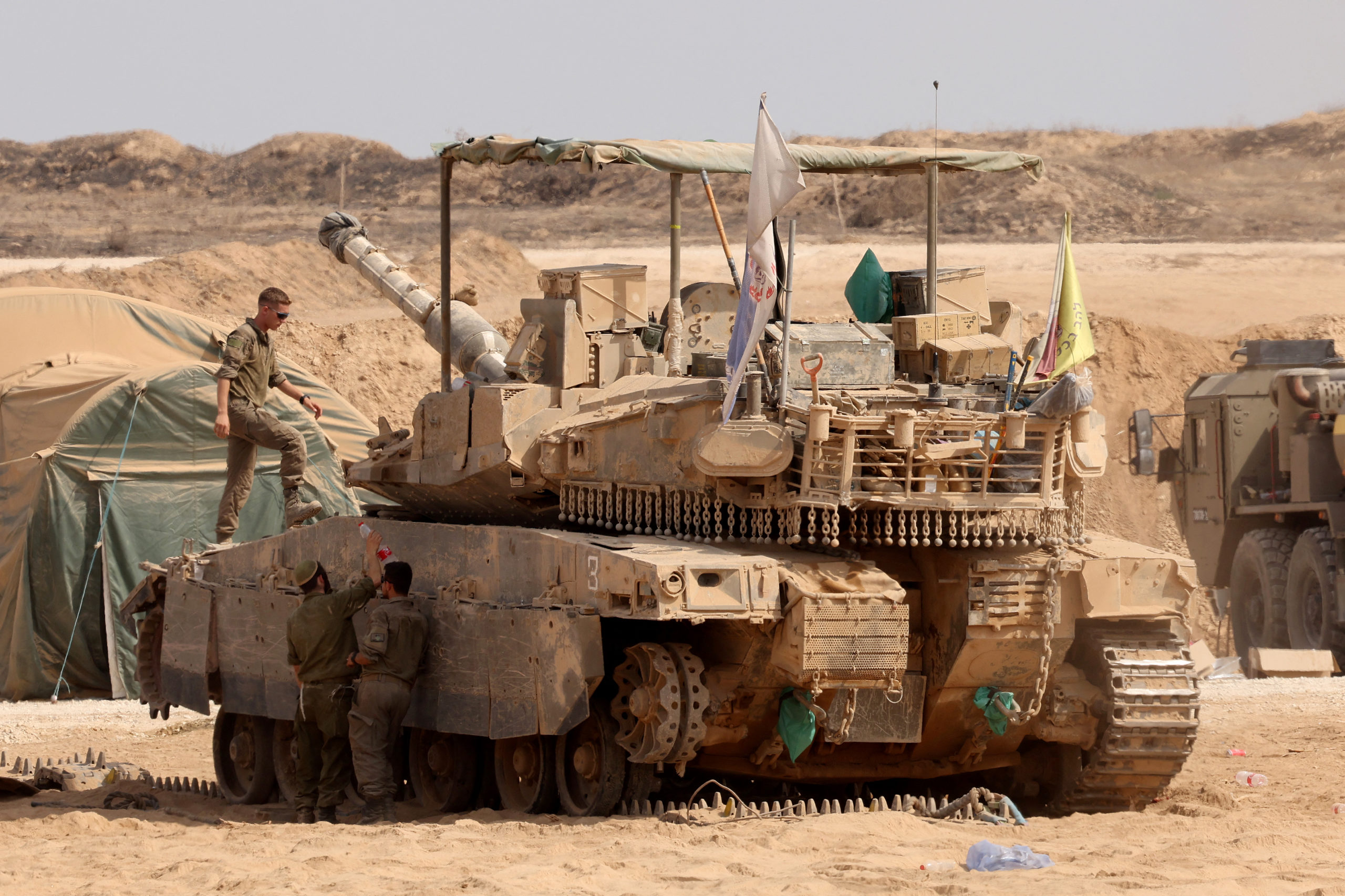 Tancurile israeliene au blocat artera principală spre oraşul Gaza