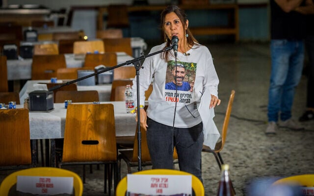 Madre del asesinado exrehén israelí Tamir Adar: a pesar del «tremendo dolor, hay un gran alivio por su regreso»