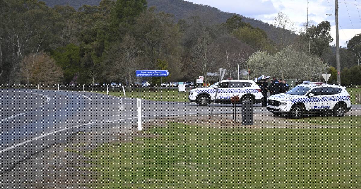 'Just absolutely crazy': two cars flee police at 170kmh, one crashes
