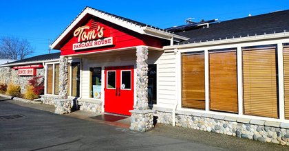 People Drive From All Over Oregon To Eat At This No-Frills Pancake House